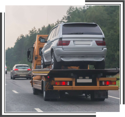 Voiture sur un camion de remorquage